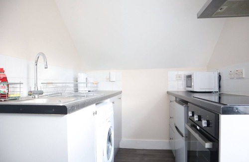 Ashburton Apartment | Twelve Thirty Serviced Apartment - Croydon