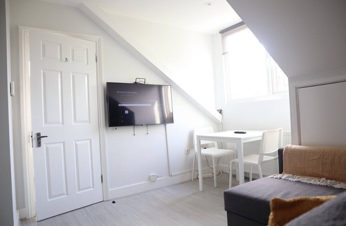 Ashburton Apartment | Twelve Thirty Serviced Apartment - Croydon
