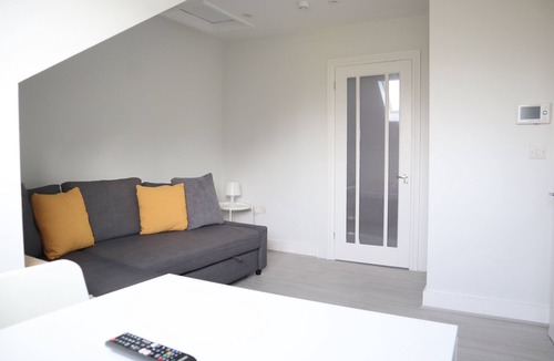 Ashburton Apartment | Twelve Thirty Serviced Apartment - Croydon