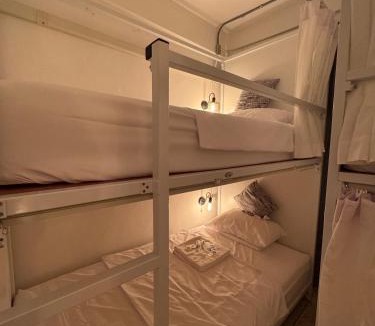 Bangkok Central Business District Hostel | Twenty Two Place Hostel - Sukhumvit 22