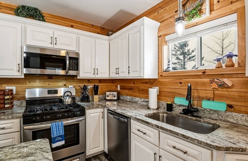 Ashtabula Cabin | Twilight Tides: beach access, hot tub, and family memories to be made!