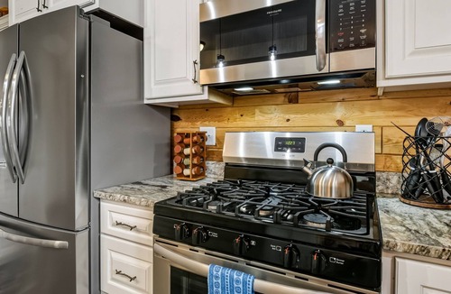 Ashtabula Cabin | Twilight Tides: beach access, hot tub, and family memories to be made!