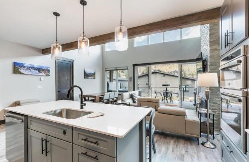 Purgatory House | Twilight - 138 Travertine