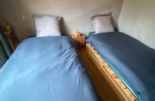 Entremont Hotel | Twin bed and breakfast with garden and mountain vi