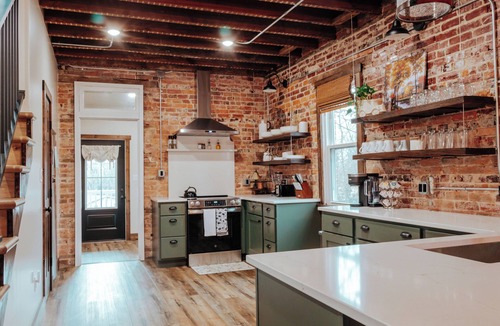Bourbon House | Twin Bricks Railhouse near Route 66