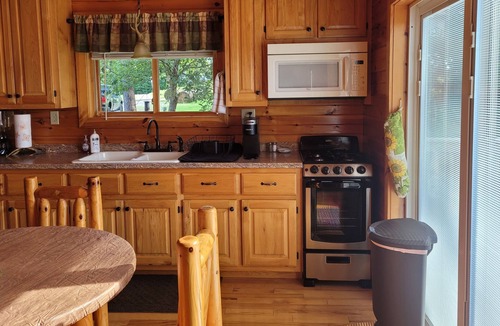 Bidwell Cabin | Twin Oaks is a rustic and pet friendly cabin located on 50 mostly wooded acres