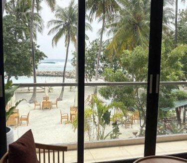 Thulusdhoo Island Hotel | TWIN PALMS 'Beach House' - New surf front location