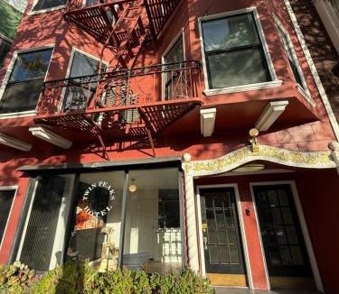 Duboce Triangle Hotel | Twin Peaks Hotel