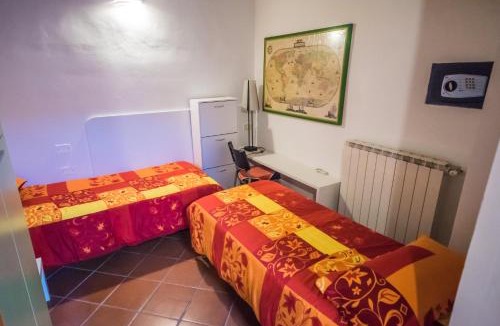 Santo Spirito Apartment | Twin Room ands Private Bath Central Florence
