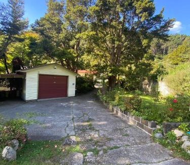 Pinehaven House | Twin Totara Cottage