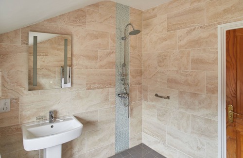 Hickling Bed & Breakfast | Twin Wet Room Disabled Access @ The Dairy Barns