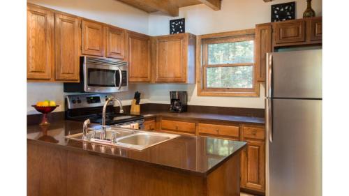 Taos Ski Valley House | Twining 7