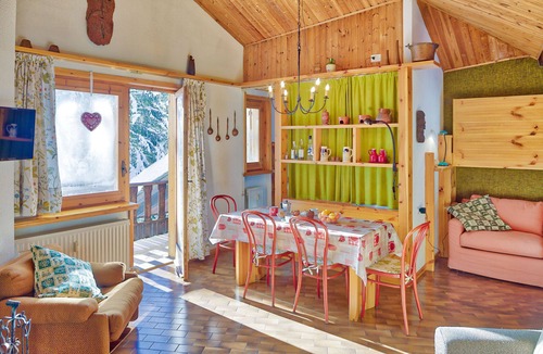 Champoluc Apartment | Twins Champoluc - a few minutes on foot from the ski resort, for 5 people, in town centre