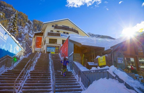Champoluc Apartment | Twins Champoluc - a few minutes on foot from the ski resort, for 5 people, in town centre
