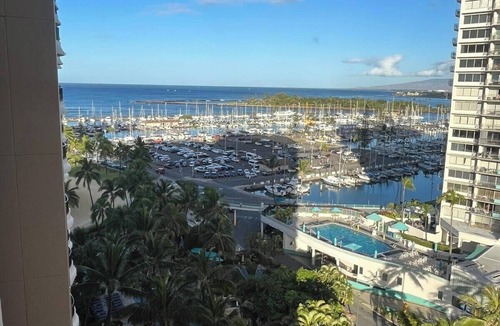 Waikiki Apartment | Two 2BR Condos @ Hilton Lagoon Tower