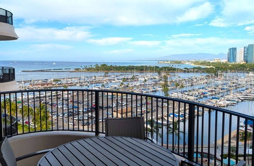 Waikiki Apartment | Two 2BR Condos @ Hilton Lagoon Tower