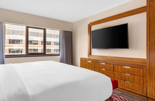 West End Hotel | Two 2BR Suites w/Pool Access l Near National Mall, Museums & Dupont Circle