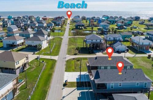 Crystal Beach House | Two Adjacent Cabins Sleeps 18