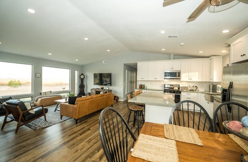 Paso Robles House | Two Adjacent Farmhouses on 4 acres. Sleeps up to 20. Pet Friendly