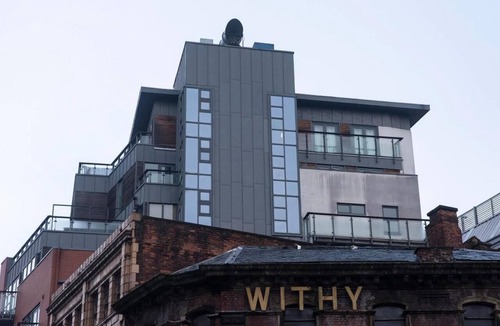 Market Street Apartment | Two Balconies, hydro massage shower, free WiFi