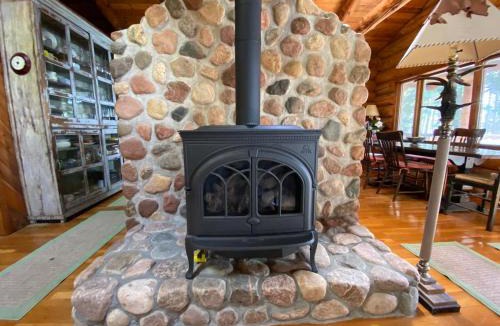 Hayward House | Two Bear Lodge on Lost Land Lake