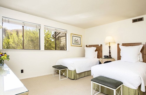Elkhorn Hotel | Two-Bed Three-Bed Village Condo w/Mountain Views & Access to Outdoor Pool