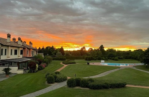 La Montecchia Apartment | Two Bedroom Apartment with Pool View