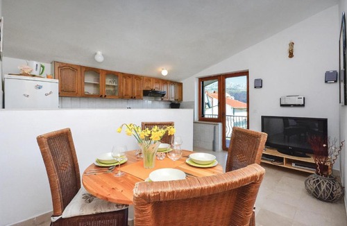 Kamen Apartment | Two-Bedroom Apartment in Split