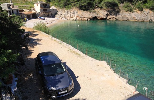Bogomolje Apartment | Two bedroom apartment near beach Cove Mala Pogorila, Hvar (A-8953-a)