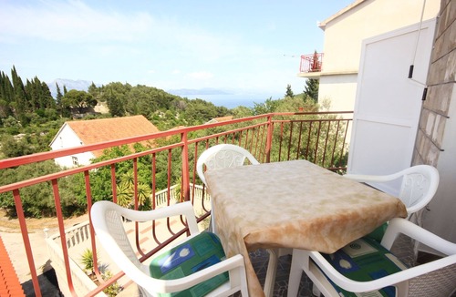 Trpanj Apartment | Two bedroom apartment with terrace and sea view Trpanj (Pelješac) (A-10083-b)