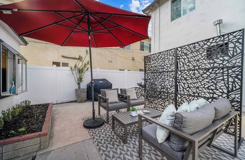 Crown Point Cottage | Two Bedroom Beach Cottage in Pacific Beach, San Diego