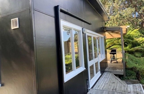 Waiheke Island Cottage | Two bedroom completely renovated quintessential Waiheke Bach