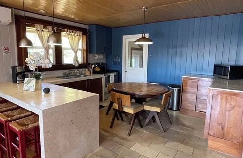 Waialee House | Two-Bedroom Cottage in the heart of historic Haleiwa town!