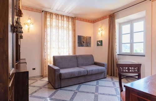 Diecimo Apartment | Two Bedroom Deluxe Apartment - Pink