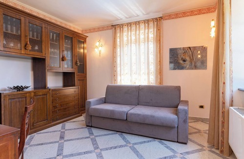 Diecimo Apartment | Two Bedroom Deluxe Apartment - Pink