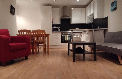 Addison Apartment | Two bedroom garden maisonette close to Westfield and Shepherds Bush station