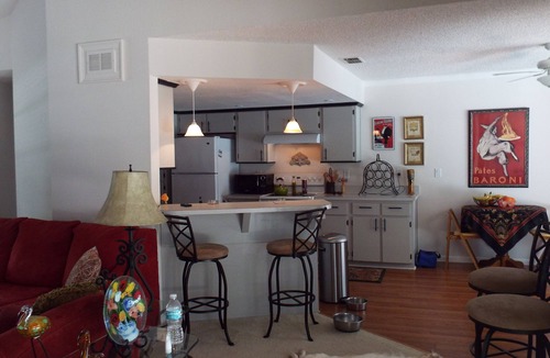 Spring Hill House | TWO BEDROOM HEATED POOL HOME - FREE CABLE AND WI-FI