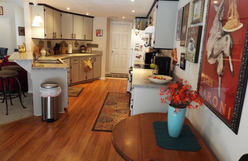Spring Hill House | TWO BEDROOM HEATED POOL HOME - FREE CABLE AND WI-FI