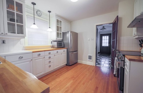 Mission District Condo | Two-Bedroom Inner-City Heritage Home With Contemporary Furnishings and Parking