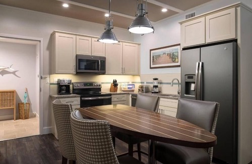 Holmes Beach Hotel | Two-Bedroom Modern Island Villa with Gourmet Kitchen, Balcony and Pool