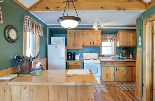 Muskoka Lakes Cottage | Two Bedroom Moon River Cottage