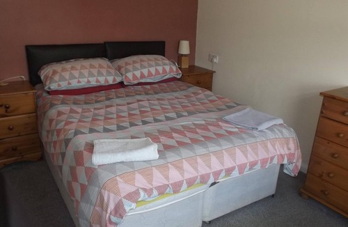 Offenham Cabin | Two bedroom timber lodge, Avonvale Holiday Lodges