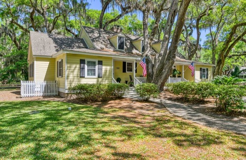 Murrells Inlet House | Two-Bedroom, Two-Bath, Single-Story Cottage Located in Wachesaw Plantation