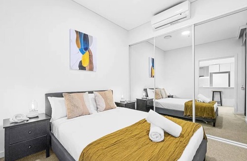 Sydney Olympic Park Apartment | Two Beds WATER&BRIDGE View 9th lv Masterpiece 02
