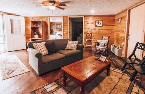 Abingdon Cabin | Two BR Cabin next to Creeper Trail