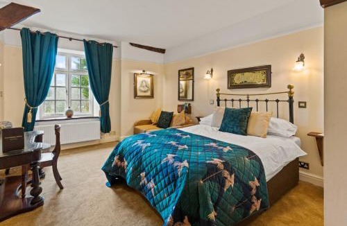 Two Bridges Hotel | Two Bridges Hotel