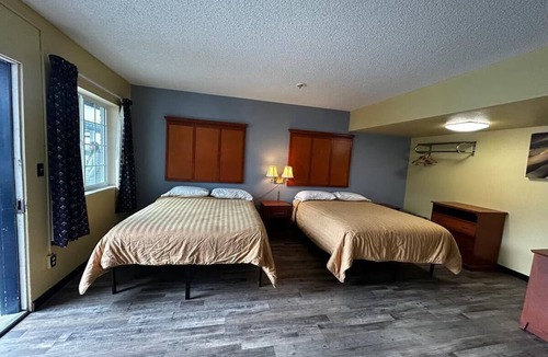 Longview Hotel | Two Budget Rooms Close to Rainier Riverfront Park for Relaxation