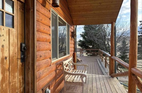 Saddlestring Cabin | Two cabins; main house and guest cabin in foothills of the Bighorns