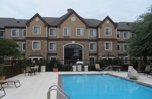 Vance Jackson Apartment | Two Comfortable 2BR Suites w/Full Kitchen! W/Outdoor Pool Onsite, Pets Allowed