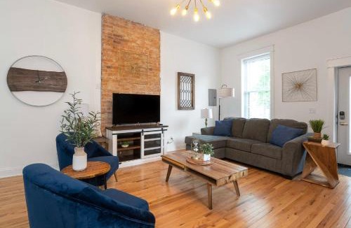 Covington Apartment | Two Condos for 14 Guests, 5 Bedrooms, Free Parking